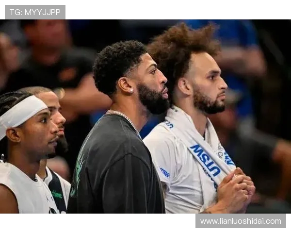 独行侠宣布裁掉小丹尼斯史密斯班顿与厄尔三名球员以调整阵容